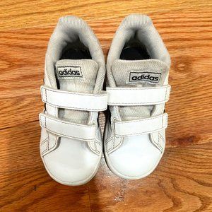 ✨Host Pick✨Kids Adidas Shoes